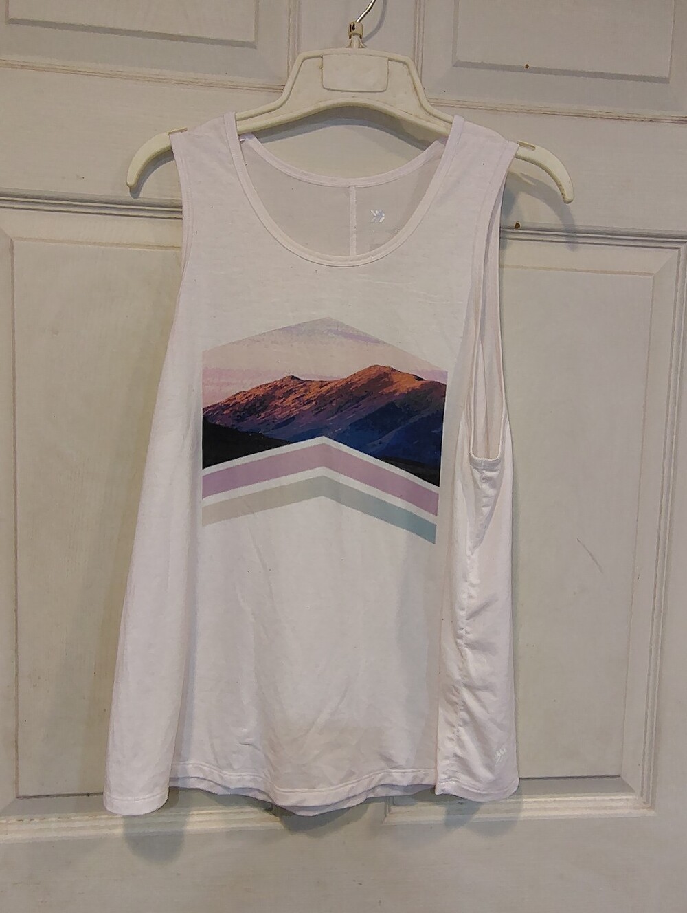 NWOT All In Motion Women's Size M Beige Graphic Tank Top